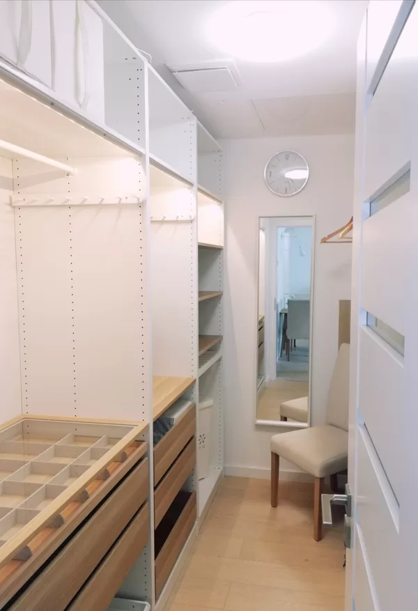 walk-in wardrobe